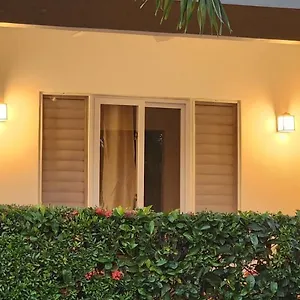 https://palms-escape-3-bedroom-vacation-home.comcaribbean.com